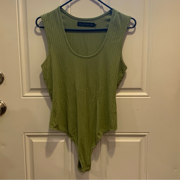 House of Harlow 1960 x Sofia Richie Christy Bodysuit Olive Green Ribbed $98.00 - Picture 6 of 14